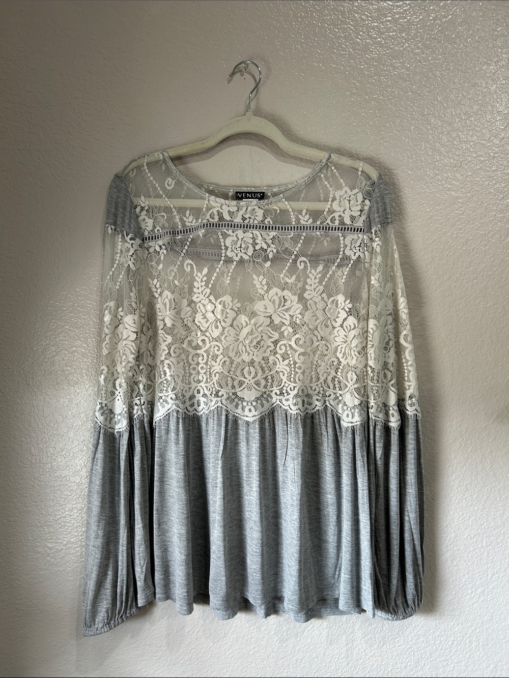 VENUS Gray Top White Floral Lace Yoke Semi Sheer Sz M Feminine Summer TC0395